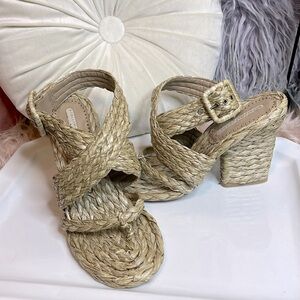 *💚♻️HOST PICK♻️🎉STELLA MCCARTNEY RAFFIA VINTAGE HEELS